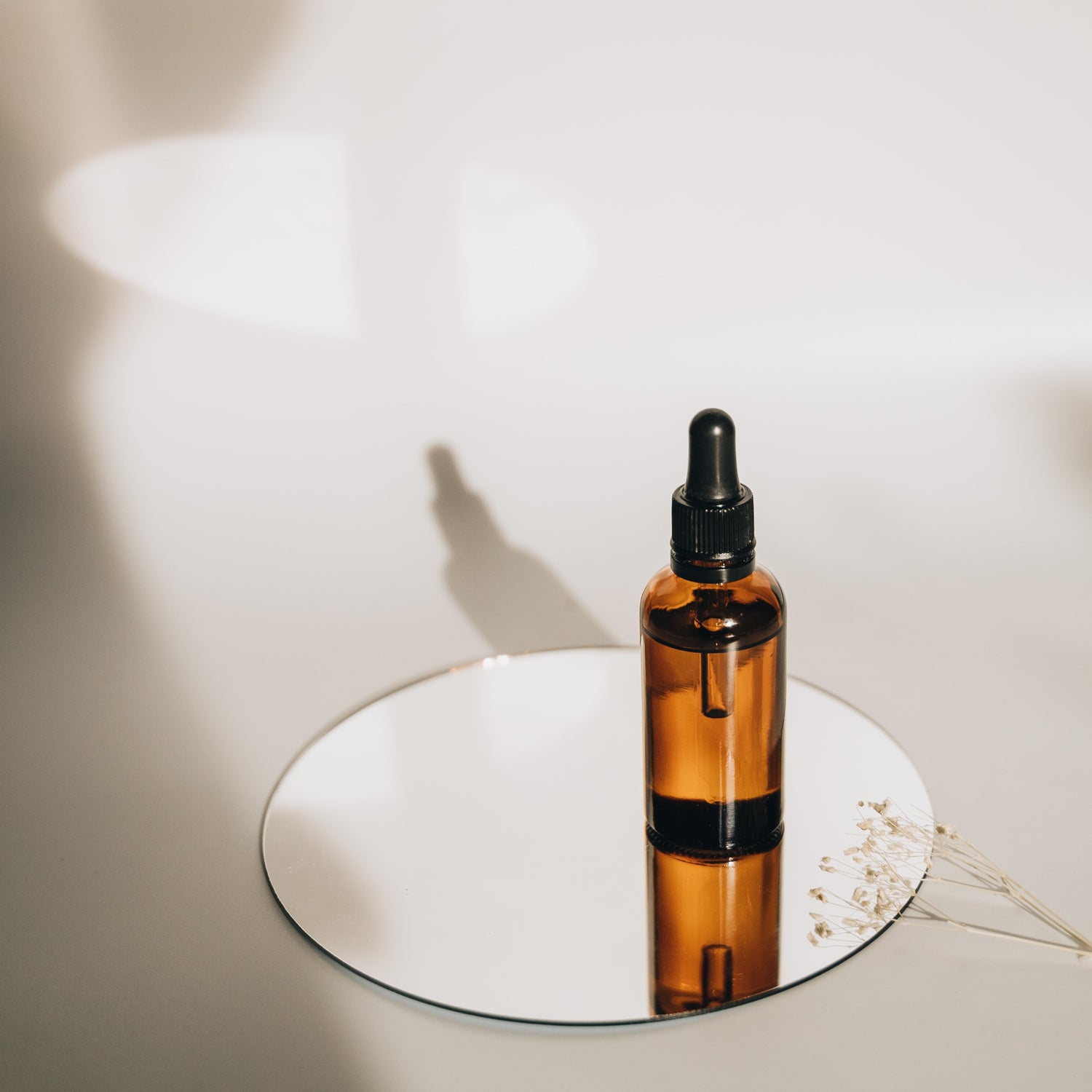 LILIXIR Mission statement: Our mission is to provide effortless skin-changing formulas for the conscious consumers who would like to benefit from a high-performance organic and natural premium skincare.